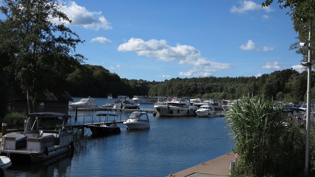 Marina Eldenburg - Ferienhäuser und Bootsverleih am Tor zur Müritz Waren  Exterior foto